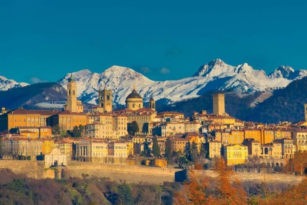 Elegant Apartment In Bergamo Center Экстерьер фото