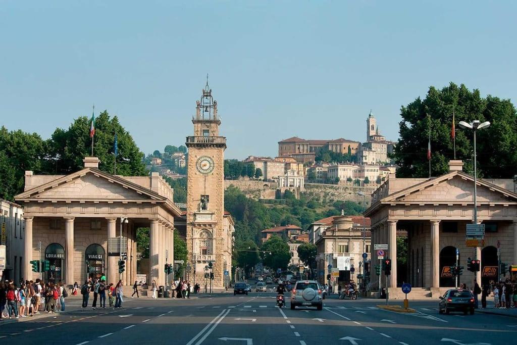 Elegant Apartment In Bergamo Center Экстерьер фото